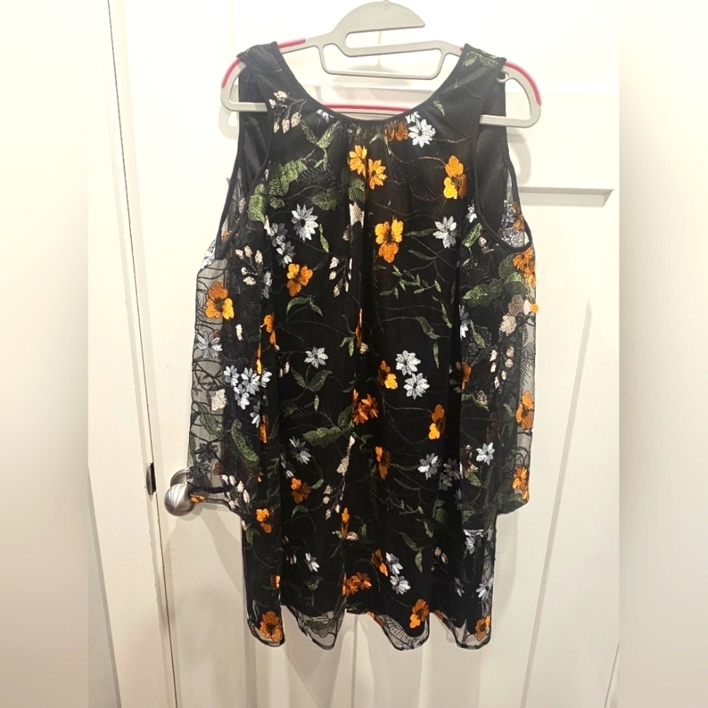 ECI New York Black Mesh Cold Shoulder Floral Embroidered Dress – Size S